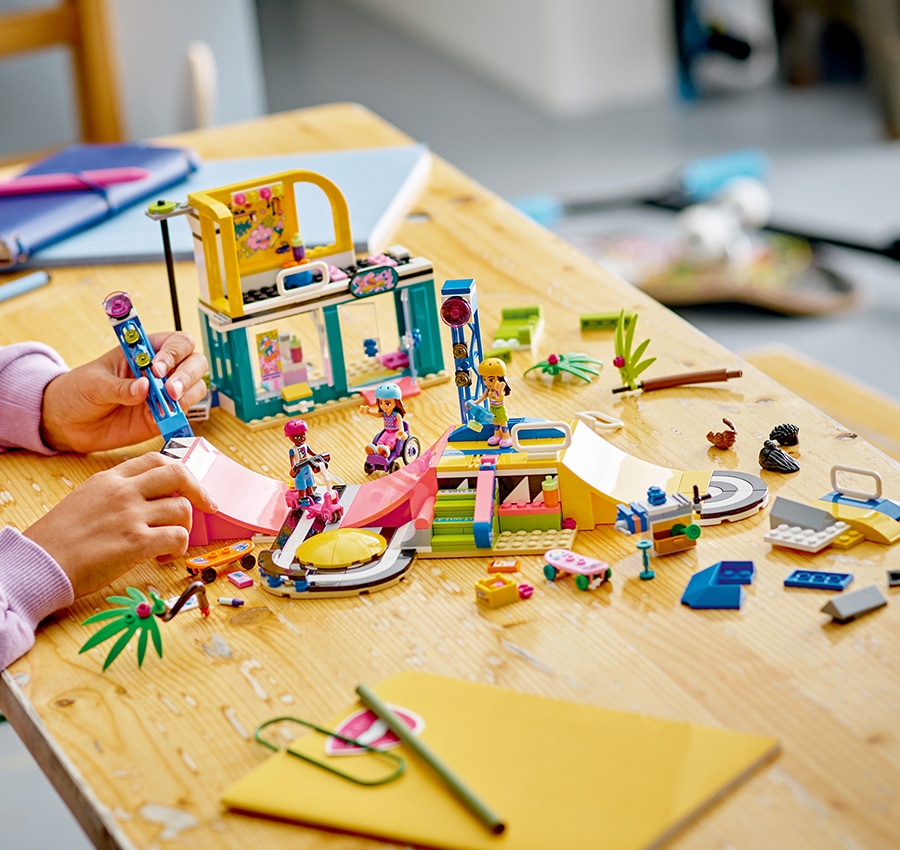 Toy skateboard park for kids aged 6+