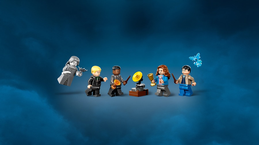 5 LEGO minifigures and 2 figures 