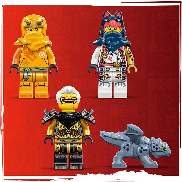 Includes 3 minifigures