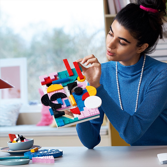 Express your artistic side with LEGO pieces