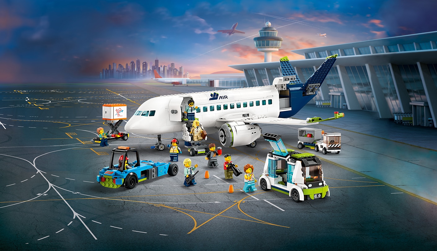 Airliner and ground crew vehicles playset