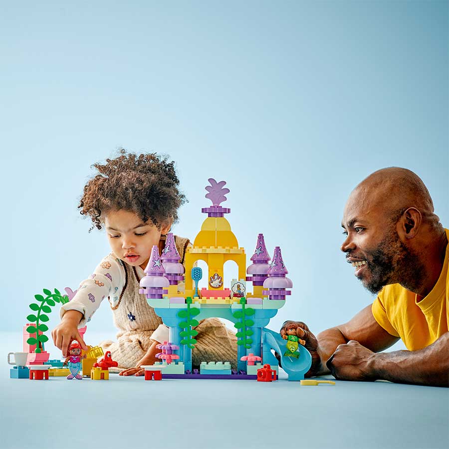 Extensive castle toy for toddlers