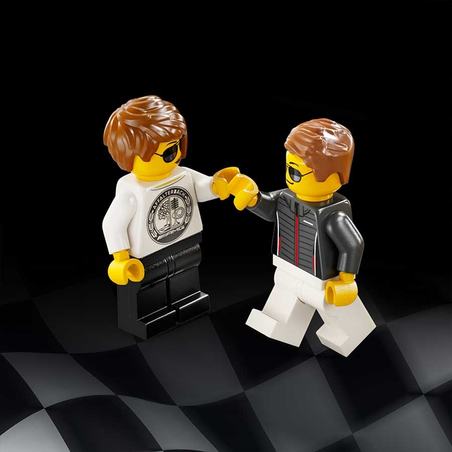 2 driver minifigures