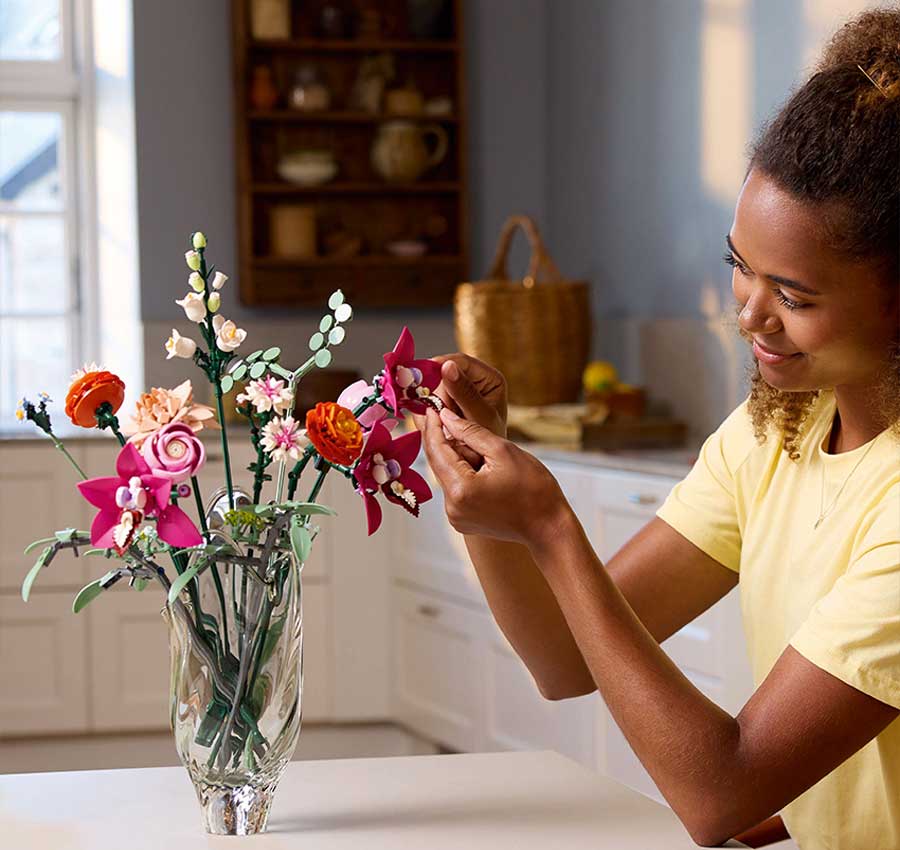 A buildable flower display