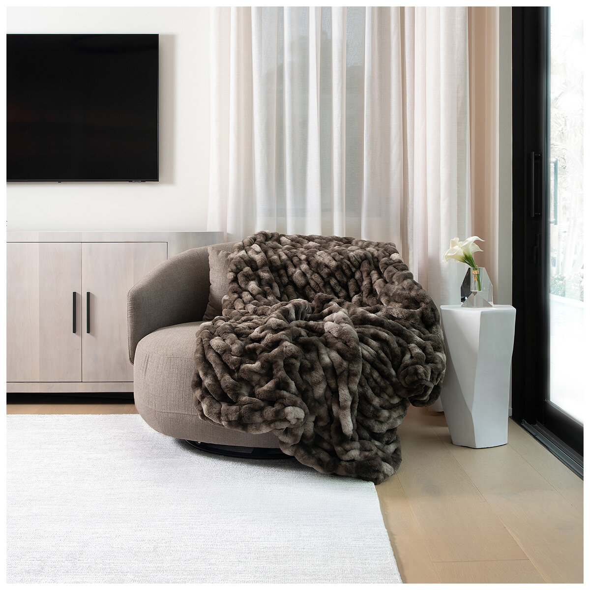 Mon Chateau Luxe Faux Fur Throw Brown