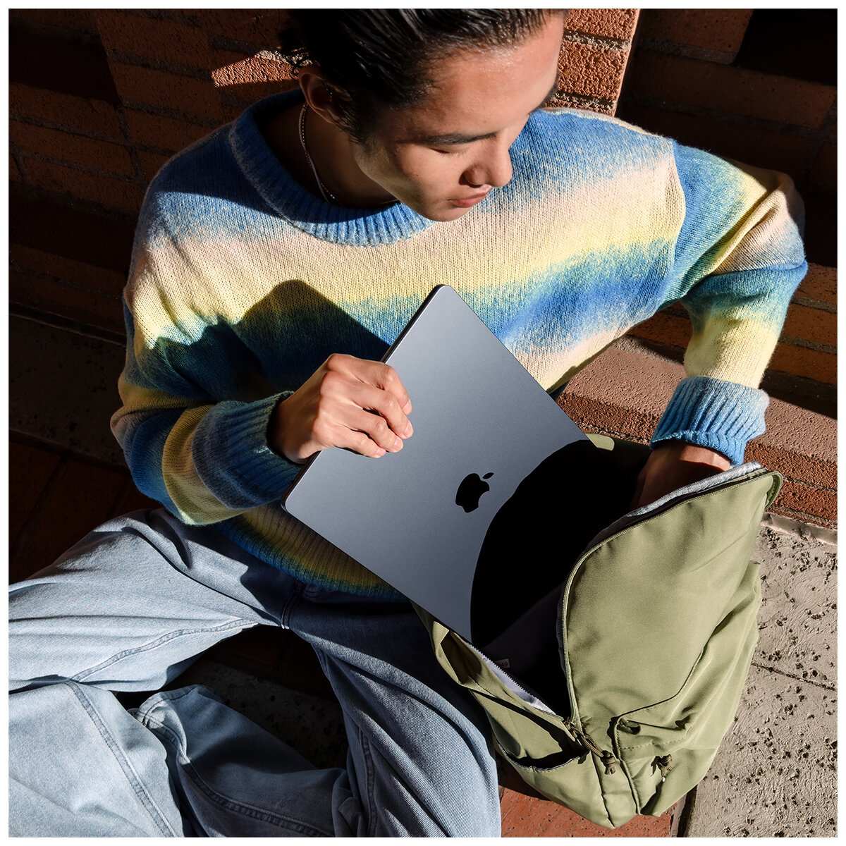 MacBook Air 15 Inch with M3 Chip 8GB 512GB SSD Starlight MacBook Air 15 Inch with M3 Chip 8GB 512GB SSD Starlight