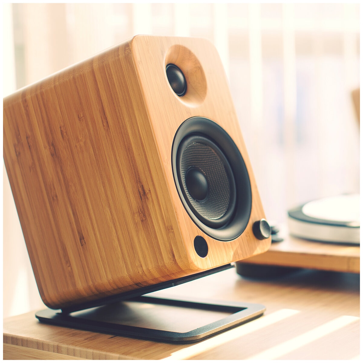 Kanto YU4 140W Powered Bookshelf Speakers Bamboo KO-YU4BAMBOO-I