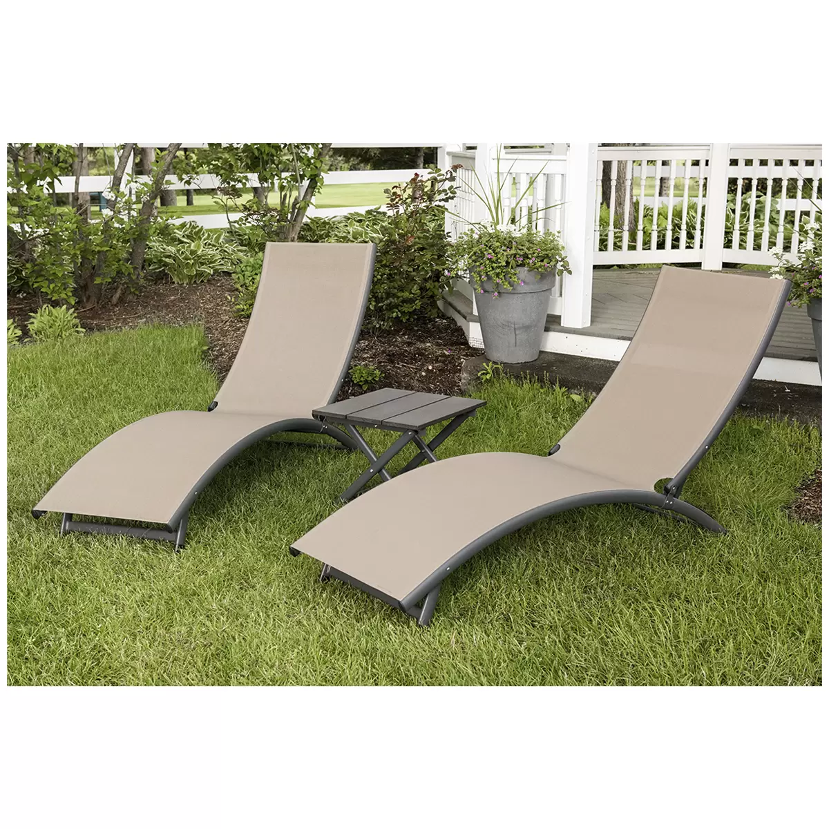 Vivere Coral Springs Chaise Lounge & Table 3 Piece Set 