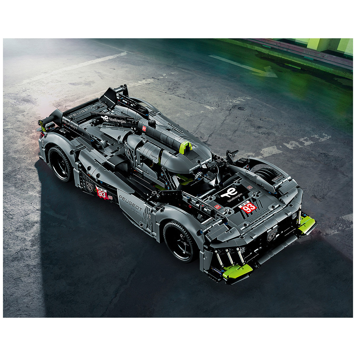 LEGO Peugeot 9X8 24H Le Mans Hybrid Hypercar 42156 LEGO Peugeot 9X8 24H Le Mans Hybrid Hypercar 42156