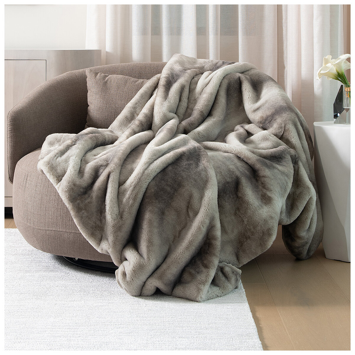 Mon Chateau Luxe Faux Fur Throw Tan