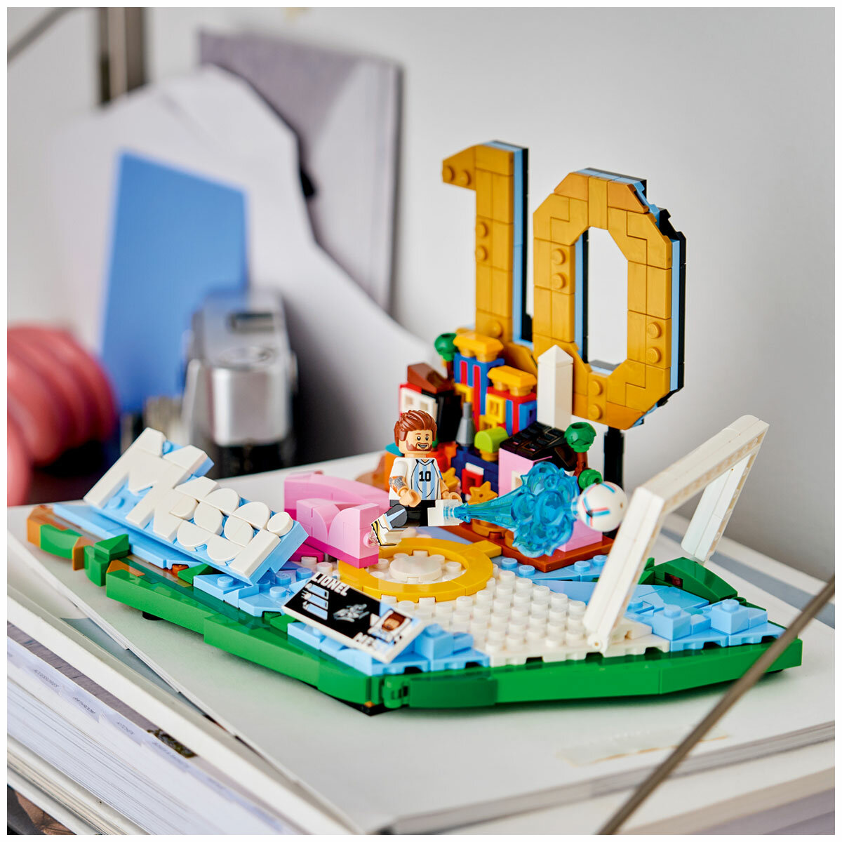 LEGO Editions Lionel Messi Football Highlights 43011 LEGO Editions Lionel Messi Football Highlights 43011