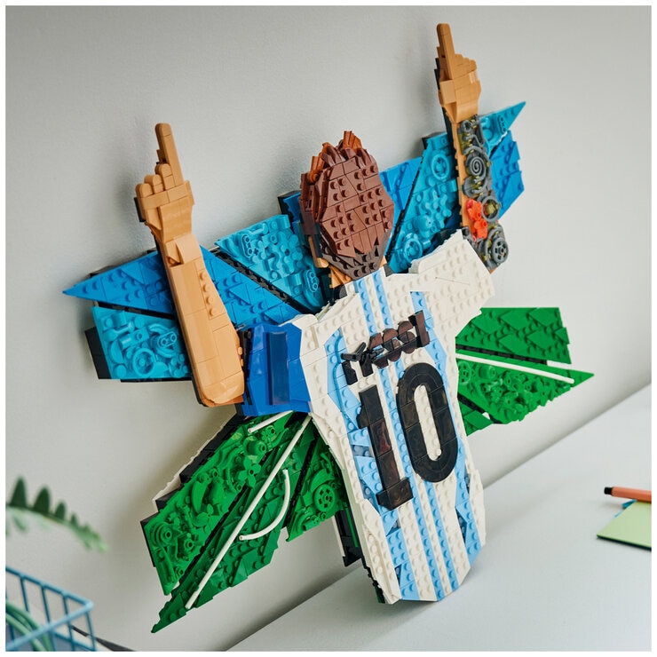 LEGO Editions Lionel Messi Celebration Building Set 43018 LEGO Editions Lionel Messi Celebration Building Set 43018