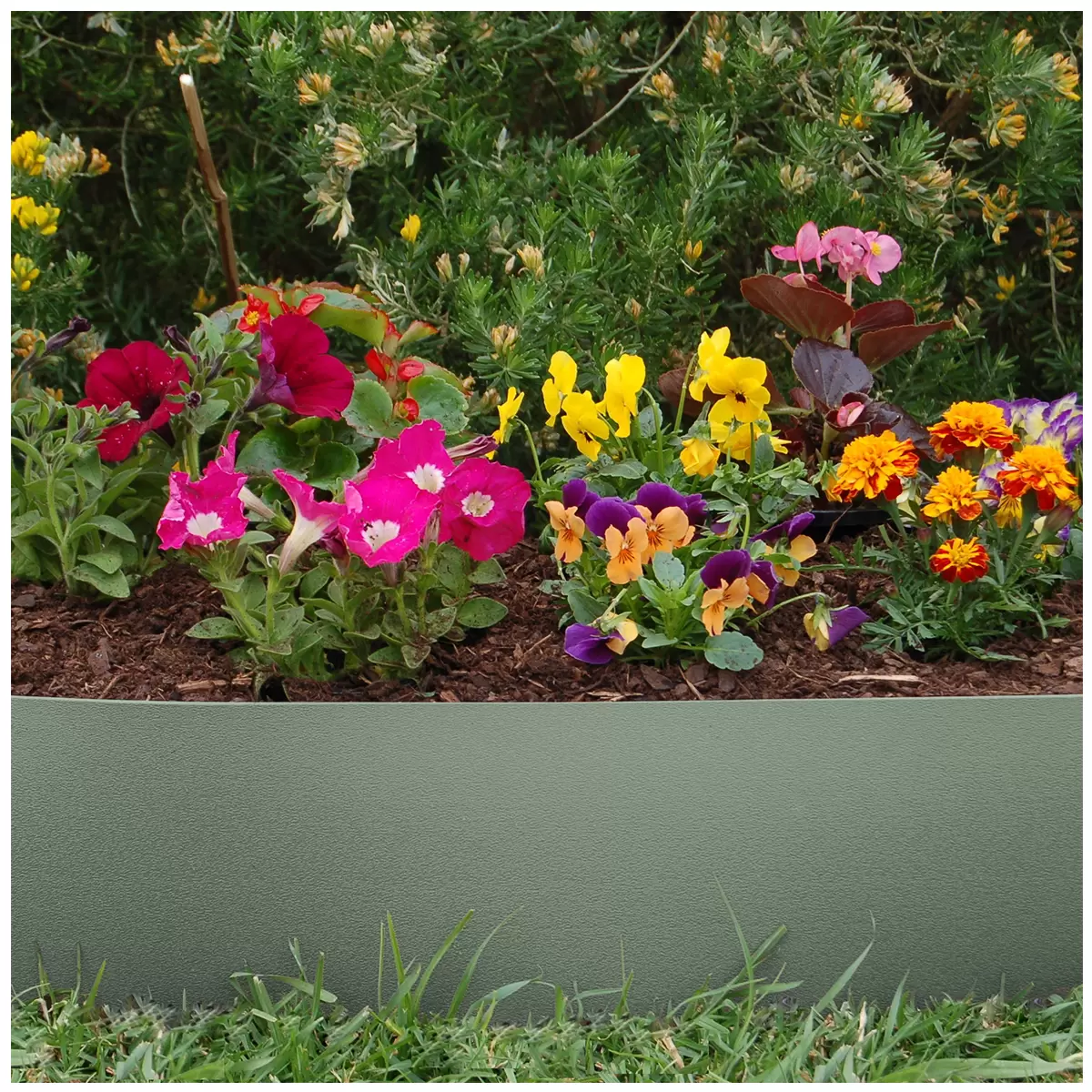 Greenlife Plastic Garden Edging 2 x 1000 x 15cm with 20 Pegs 