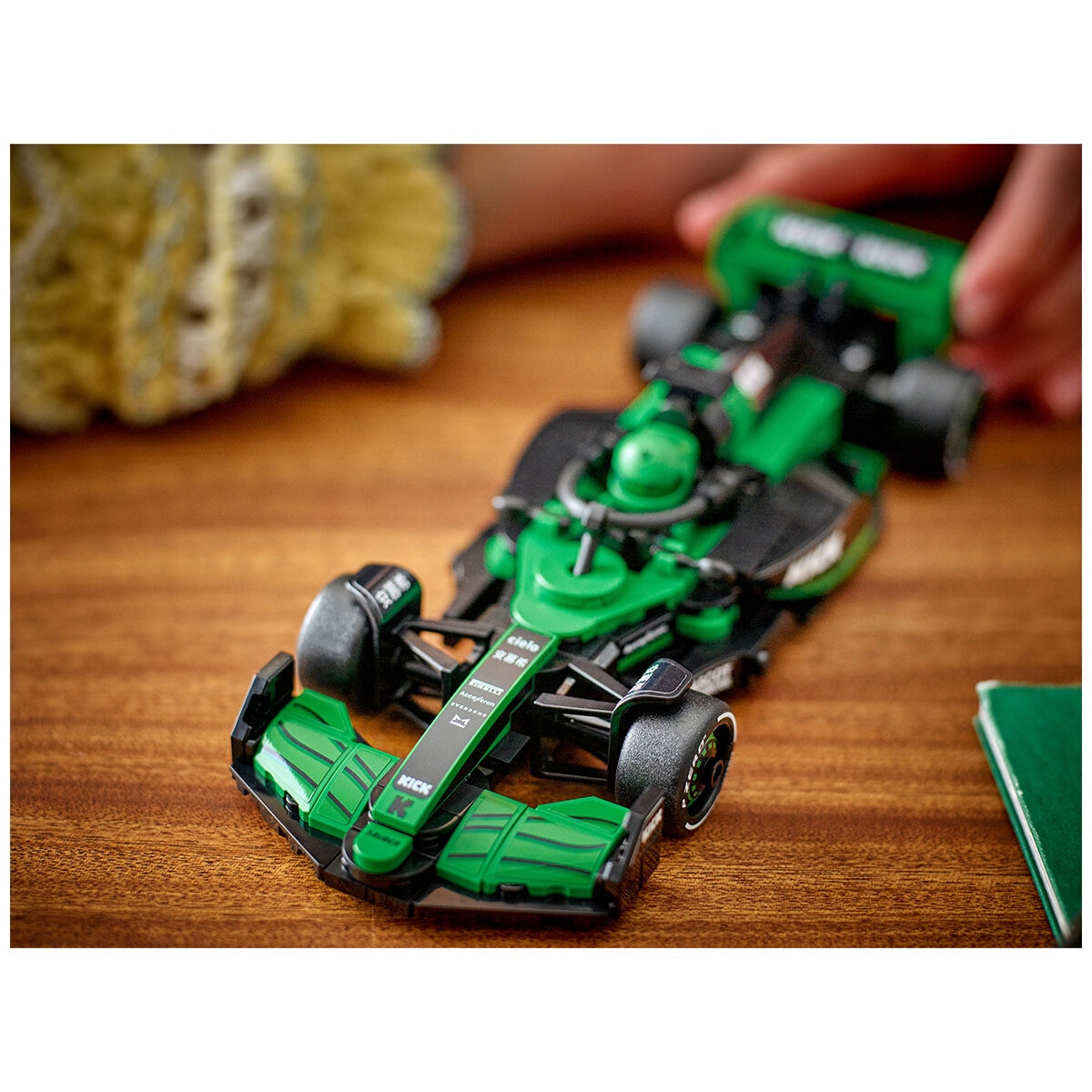 LEGO Speed Champions KICK Sauber F1 Team C44 Race Car 77247 LEGO Speed Champions KICK Sauber F1 Team C44 Race Car 77247