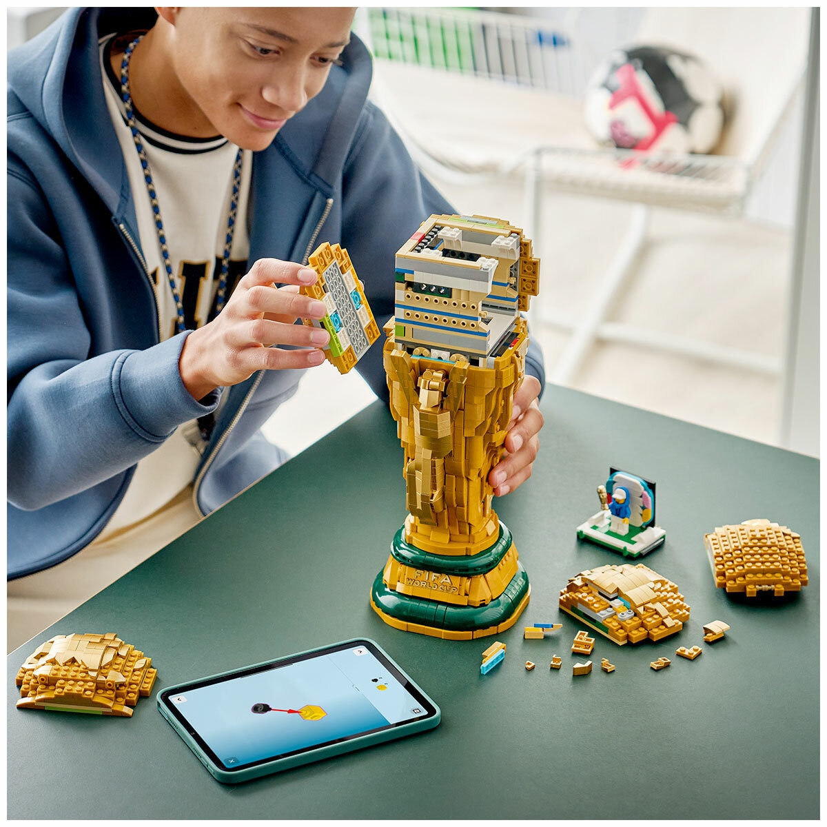 LEGO Editions FIFA World Cup Official Trophy 43020/ LEGO Editions FIFA World Cup Official Trophy 43020/