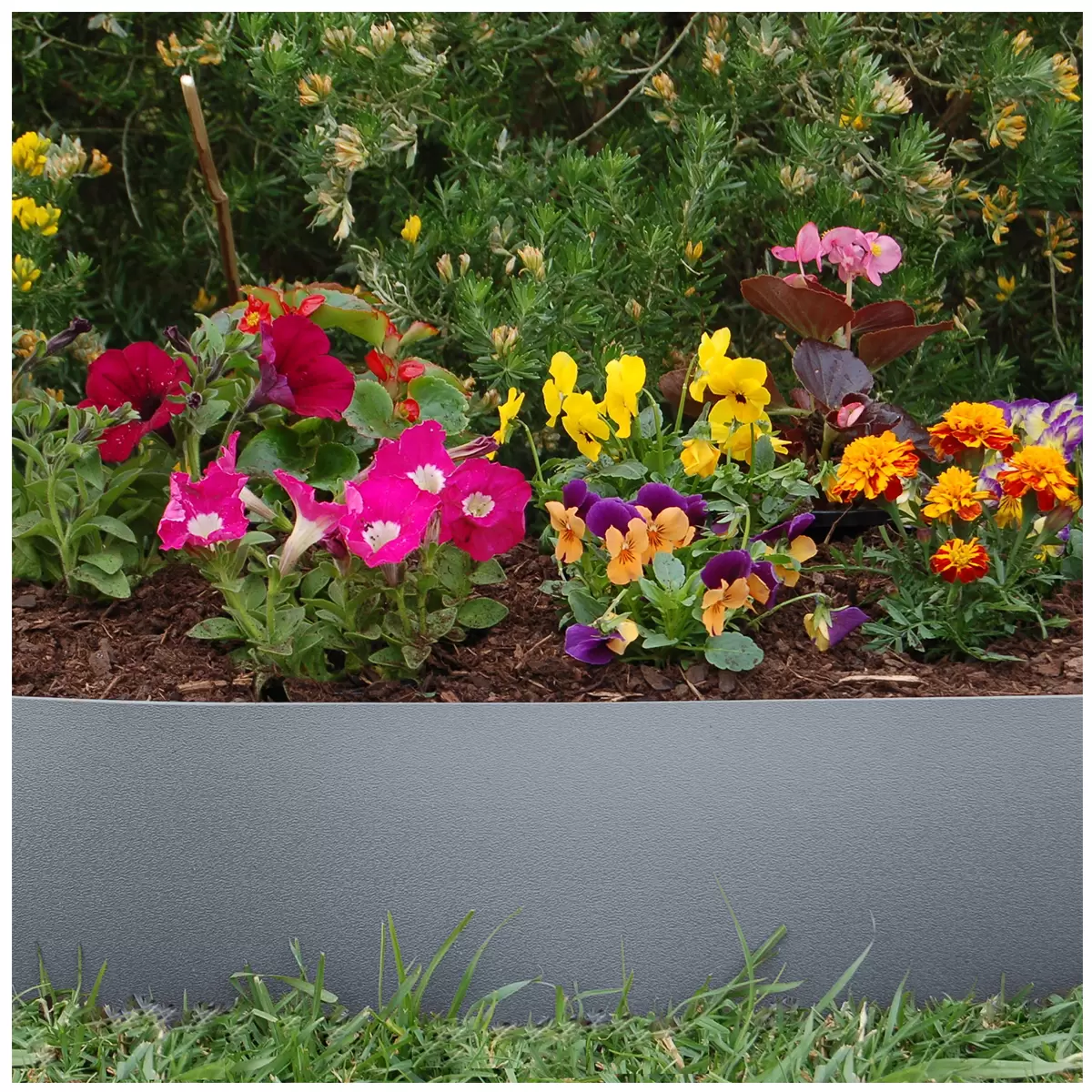 Greenlife Plastic Garden Edging 2 x 1000 x 15cm with 20 Pegs 