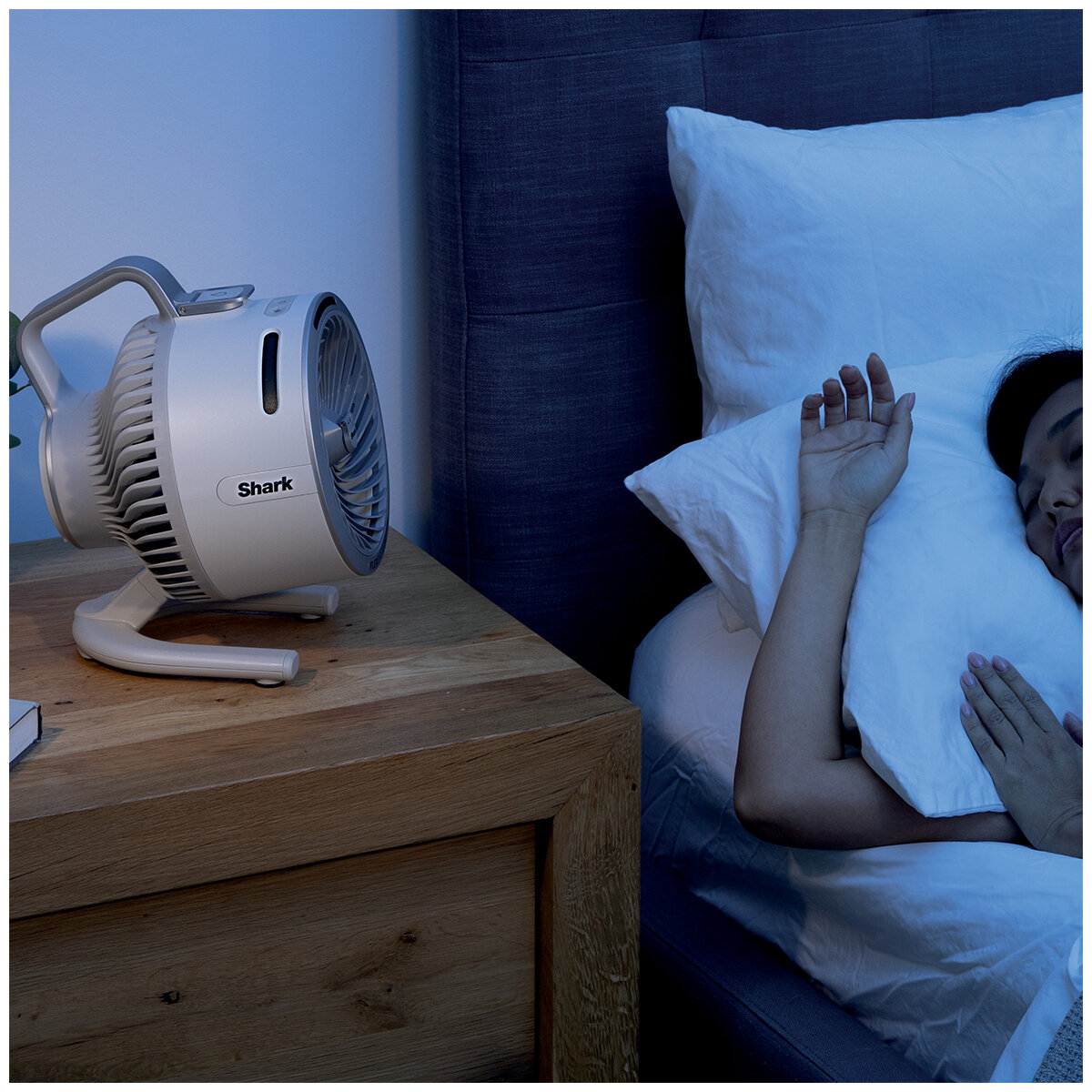 Shark FlexBreeze HydroGo Misting Portable Fan FA052QDVANZ Shark FlexBreeze HydroGo Misting Portable Fan FA052QDVANZ