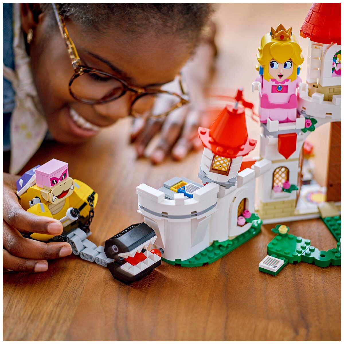 LEGO Super Mario Battle with Roy at Peach’s Castle 71435