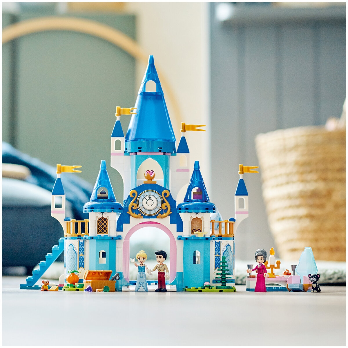 LEGO Cinderella and Prince Charming's Castle 43206