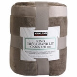 Kirkland Signature Plush Blanket King 284 x 233 cm Kirkland Signature Plush Blanket King 284 x 233 cm