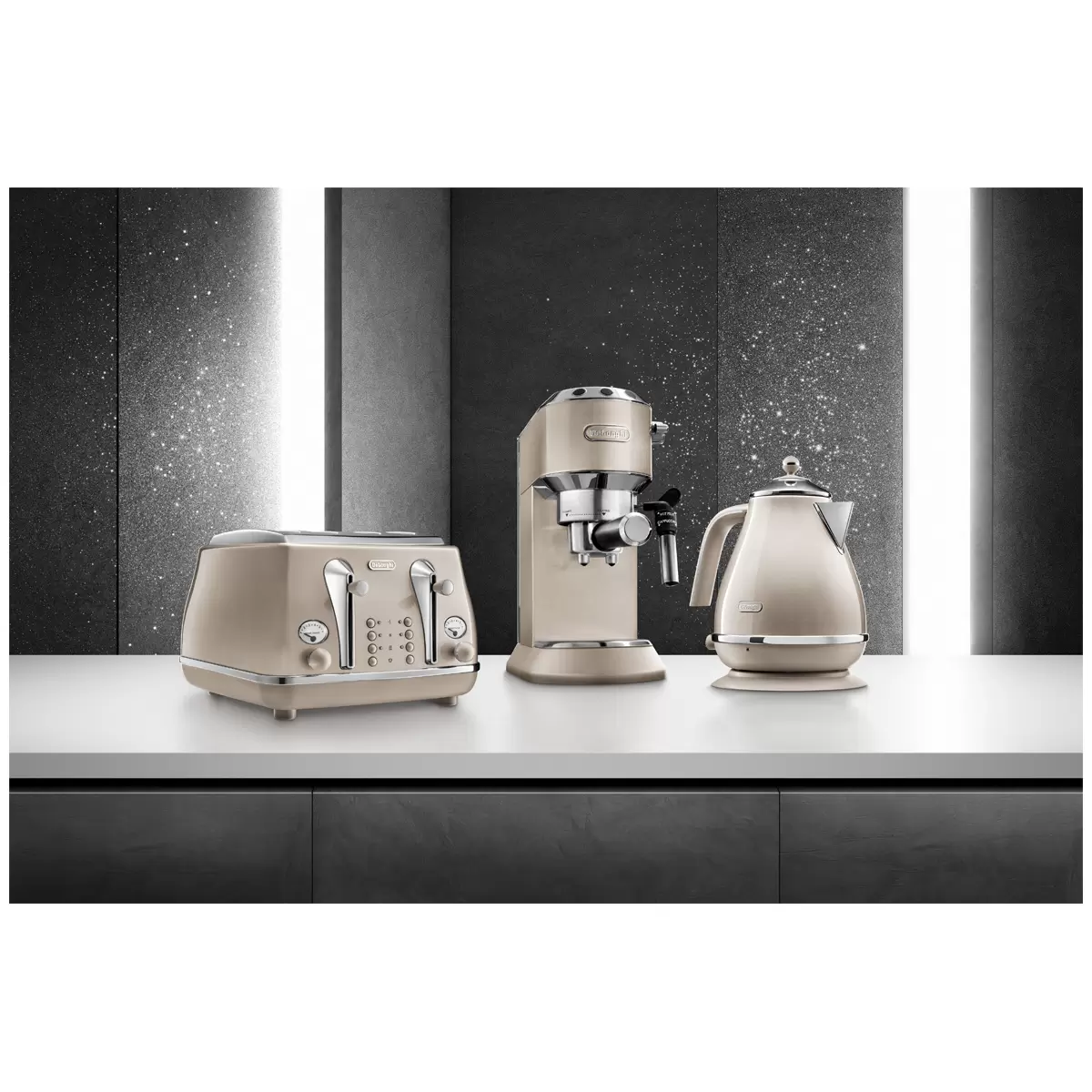 De'Longhi Icona Metallics 4 Slice Toaster Beige CTOT4003BG