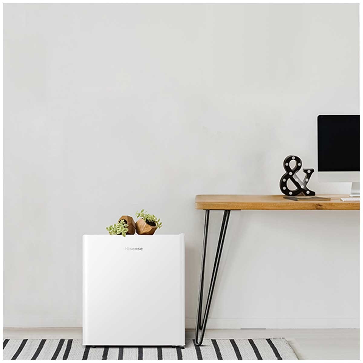 Hisense 45L Bar Fridge White HRBF46 Hisense 45L Bar Fridge White HRBF46